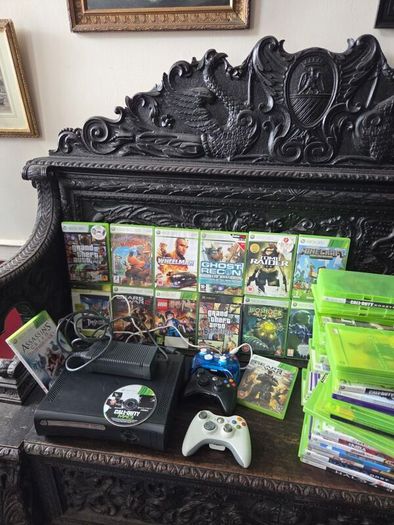 Xbox 360, 3 Controllers, 58 Games