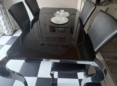 Table & 4 Chairs