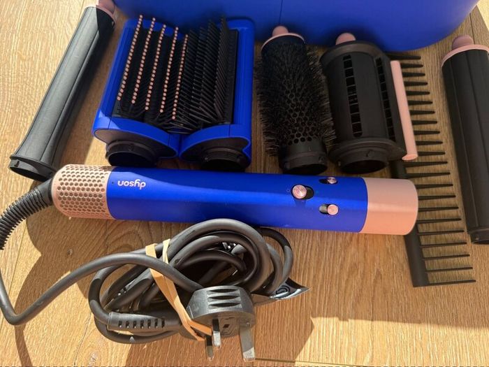 Dyson Airwrap Multi-styler, model HS05.