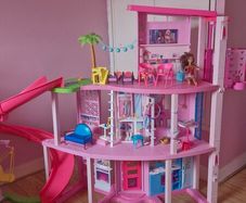 Barbie DreamHouse