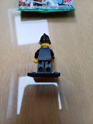 Lego Series 11 English Policeman