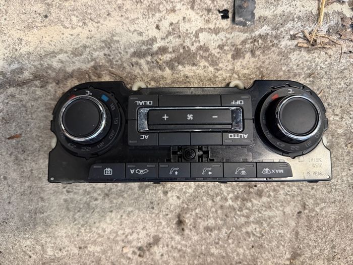 2010 Skoda Octavia vRS Radio surround/Climate control panel
