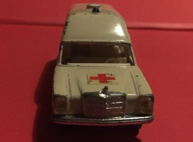 Siku 1/55 scale Mercedes Binz ambulance