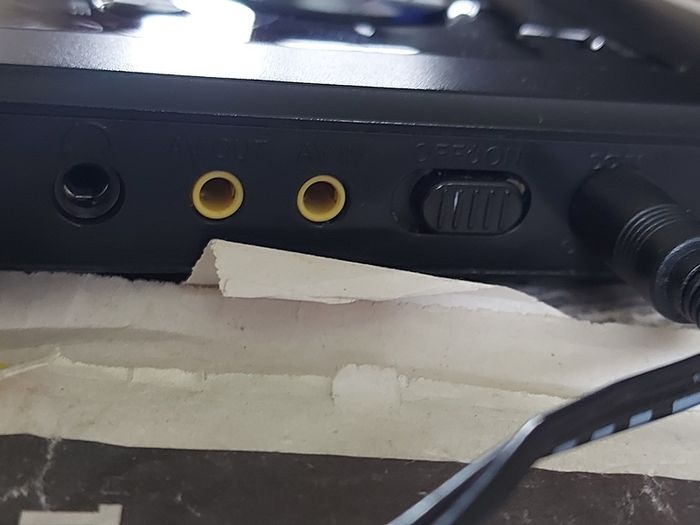 5 Portable DVD Players, all working, but no charges for them, all in very good condition