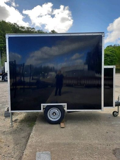 Mobile catering trailer