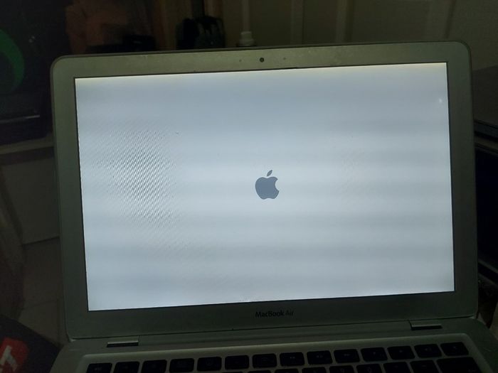 MacBook Air 13 inch, A1237, excellent cosmetic Condition, Password Locked