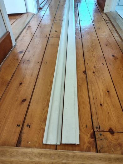 Two 2.6m white plastic lengths.