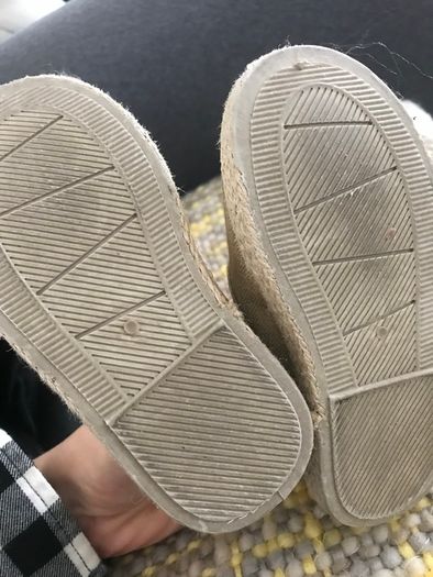 Lovely shoes for girl size 21 junior