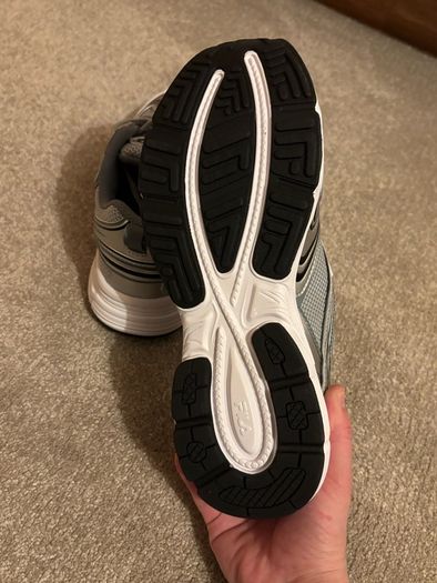 Brand New Ladies Fila Interrun Trainers UK 7 EU 41