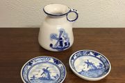 Vintage Delft blue Holland miniature jug &amp; saucers
