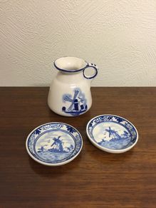 Vintage Delft blue Holland miniature jug & saucers