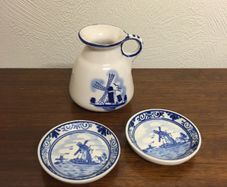 Vintage Delft blue Holland miniature jug & saucers