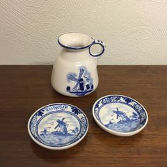 Vintage Delft blue Holland miniature jug & saucers