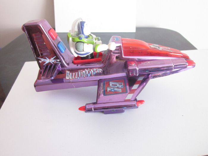 Disney Buzz Lightyear Galactic Cruiser