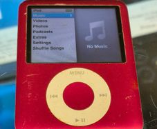 Apple iPod Nano A1236 (PRODUCT) RED 8GB Special Edition 3rd Gen