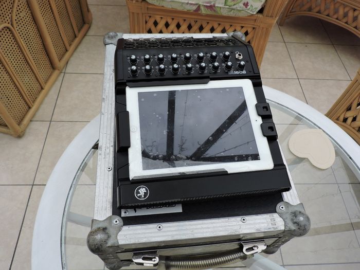 Mackie DL1608 16-Channel Digital Live Sound Mixer