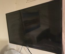 TV 32" + Wall Bracket