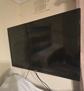 TV 32" + Wall Bracket