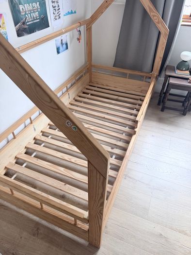Wooden house-style single bed frame