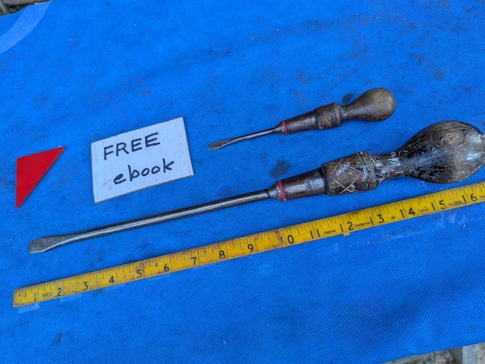 2 Stanley Screwdrivers