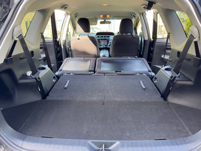 Toyota Prius Alpha 2015 7 Seater Auto Family Car
