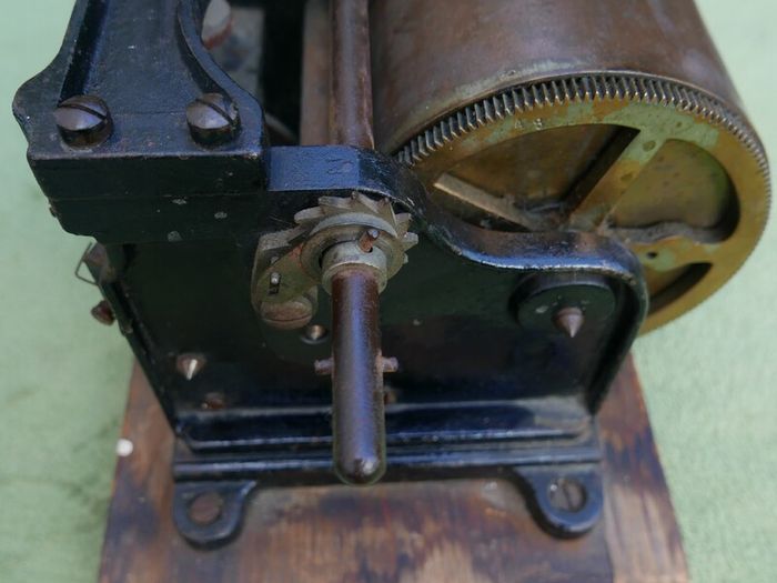 Antique Phonograph Motor - seems to work well