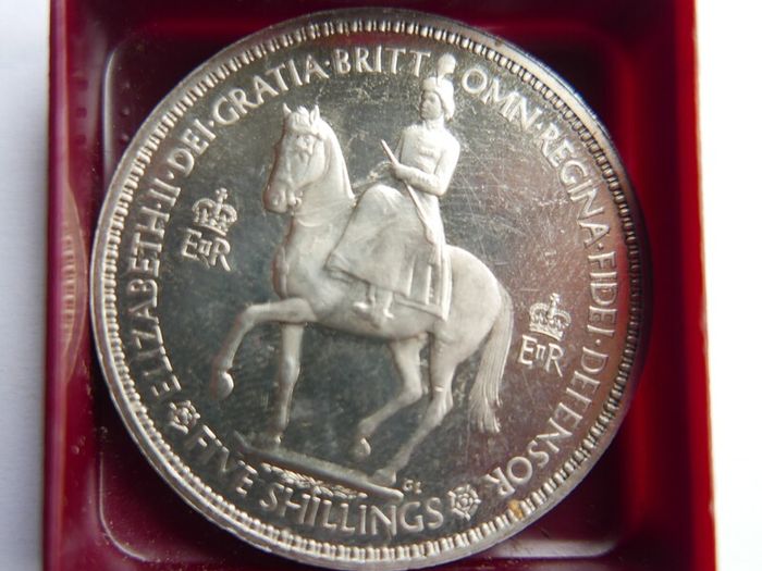 1953 Queen Elizabeth II Coronation Crown Royal Mint 5 Shilling Commemorative Coin