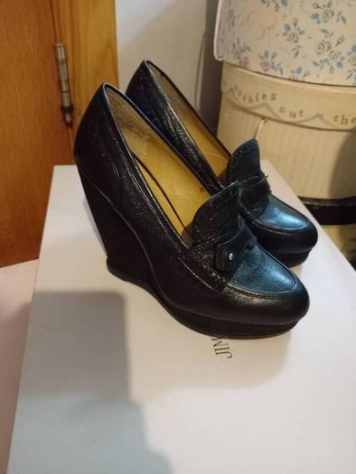 Ladies shoes