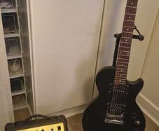 Gibson Epiphone Bundle: Les Paul Special Vintage Edition and Amp