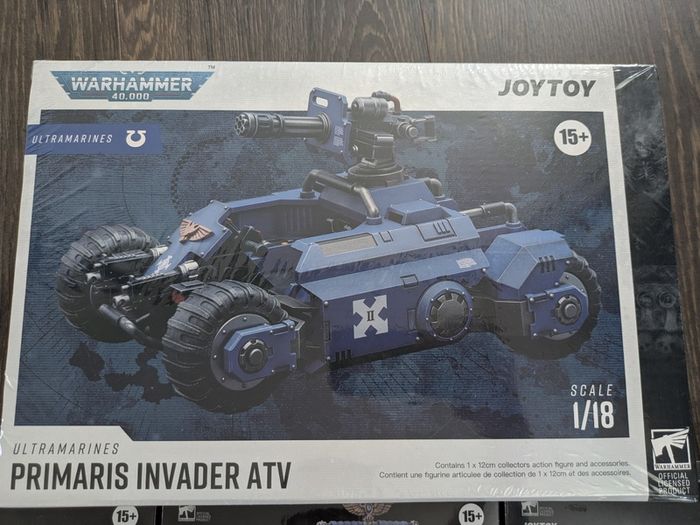 Lot of Joytoy Warhammer Ultramarine Action Figures and Vehicle