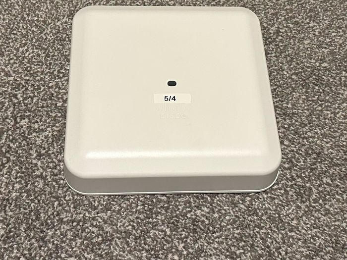 Cisco AIR-AP2802I-E-K9 - multifunctional Wi-Fi access point. Can be used in FlexConnect mode without controller. Used but in a very good condition.