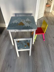 kids table and chairs