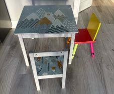 kids table and chairs