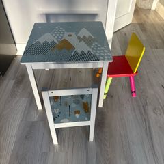 kids table and chairs