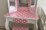 Kids dressing table
