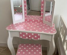 Kids dressing table