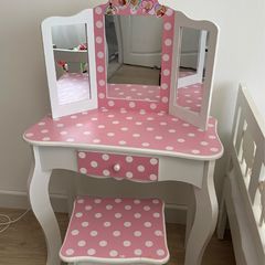 Kids dressing table