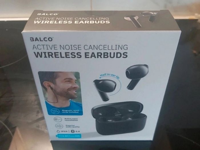 wireless earbuds/headphones