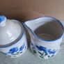 Vintage 1990s small hand-painted blue floral ceramic creamer and sugar bowl set with lid flower 90s Image 9