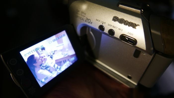 Sony Digital HandyCam DCR-HC22E MiniDV Camcorder Video Camera NTSC Japan silver