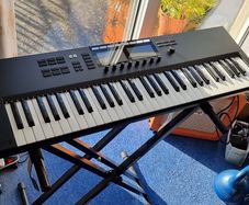 Native Instruments S61 Mk2