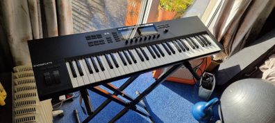 Native Instruments S61 Mk2