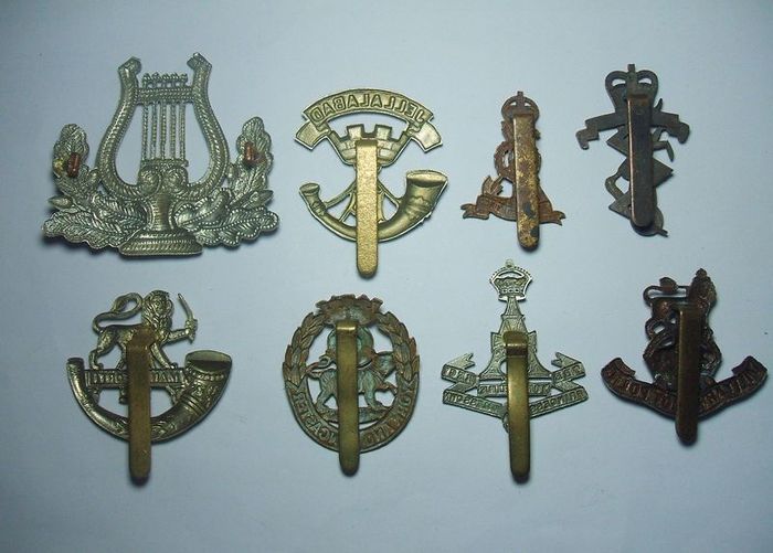 REGIMENTAL CAP BADGES (brass & bi-metal) - 8 different types (see below), militaria lot B.