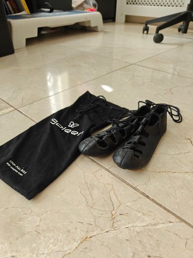 Great Condition Irish Dance Poms Size 2