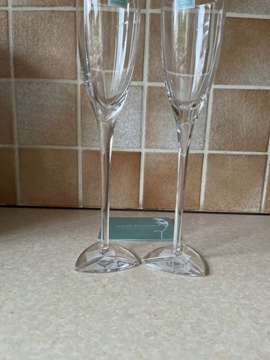 Louise Kennedy Pair Tri Star Champagne Flutes Tipperary Crystal Unused in Original abox