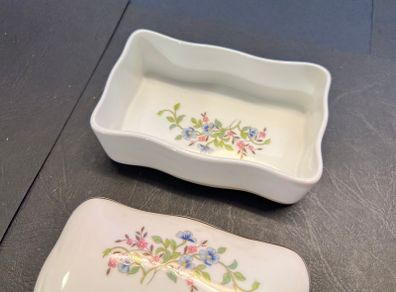 Claddagh China Galway Trinket box with lid