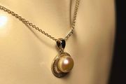 Sterling Silver Freshwater Cultured Pearl Pendant and Chain