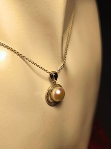 Sterling Silver Freshwater Cultured Pearl Pendant and Chain
