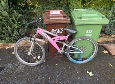 3 bikes free to take away
