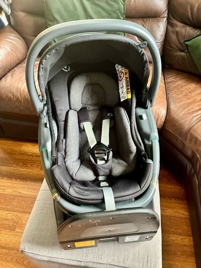 Maxi-Cosi Coral Infant Car Seat + ISOFIX Base